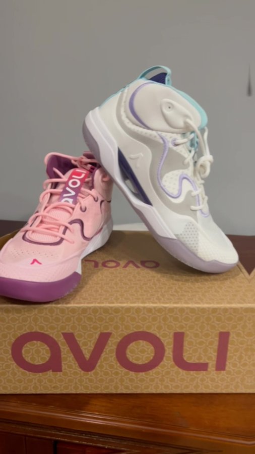 Instagram post by @_mariannalee for Avoli. Caption reads: Me and @teamavoli over the year! Some of my....