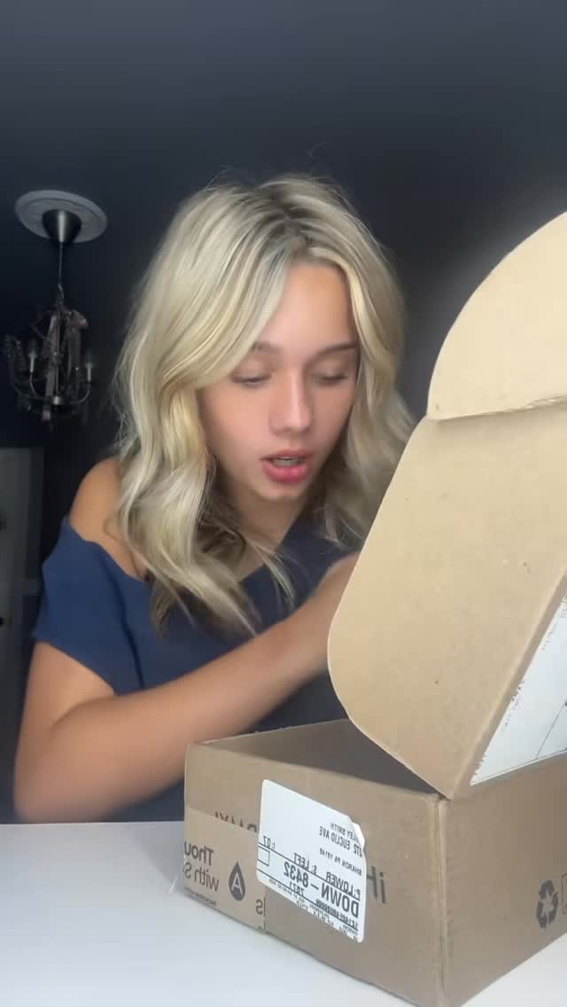 Instagram post by @hailey_smith_official for Aora Makeup. Caption reads: [...] mirror 💄 #AORABeauty....