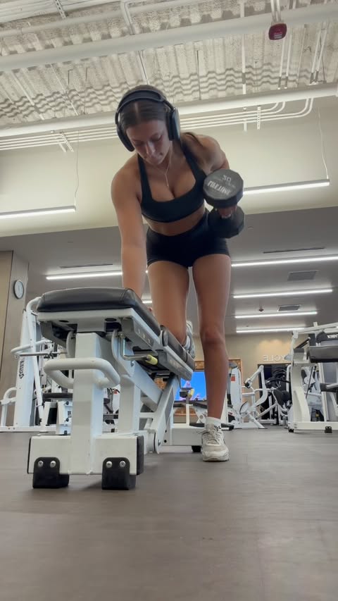 Instagram post by @stella.depaola for BUBBL'R. Caption reads: Lift day with @drinkbubblr ⚡️ #bubblrlovr....