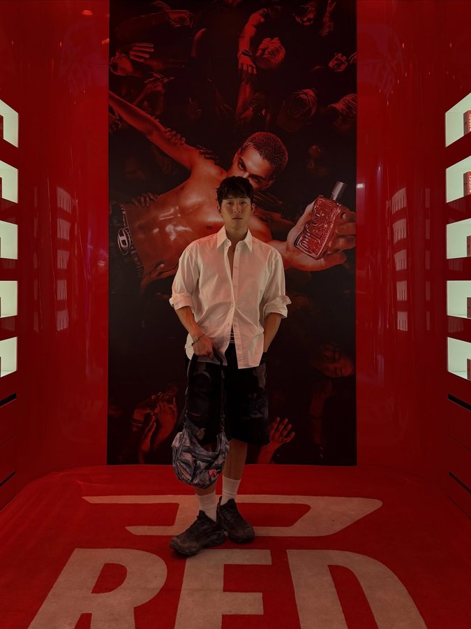 Instagram post by @youngchanmoon for Eastpak. Caption reads: For successful living @diesel | anzeige.