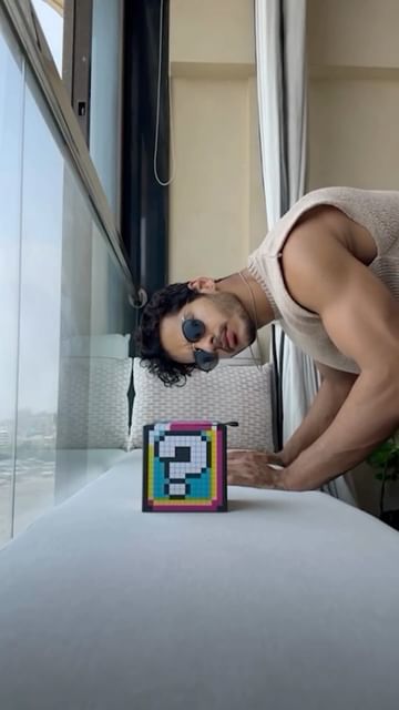 Instagram post by @ishaankhatter for HDFC Bank. Caption reads: Check out the all-digital PIXEL PLAY Credit Card....