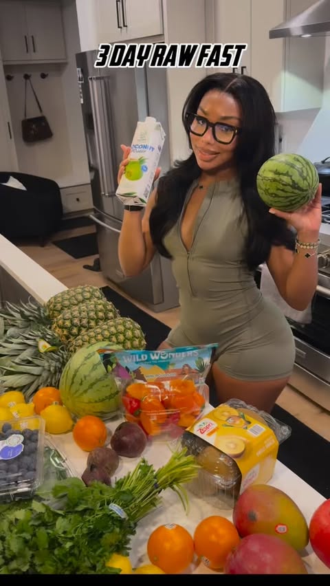 Instagram post by @juiceprncess for Yeoreo. Caption reads: 3 DAY RAW FAST CHRONICLES ✨💚

just finished my....