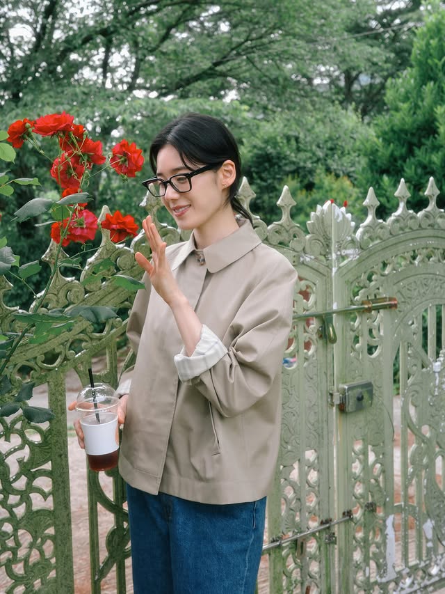 Instagram post by @jungeunchae_ for Burberry. Caption reads: [...] ⠀⠀⠀⠀⠀⠀⠀⠀⠀⠀⠀⠀⠀⠀⠀⠀ #burberry #ad.