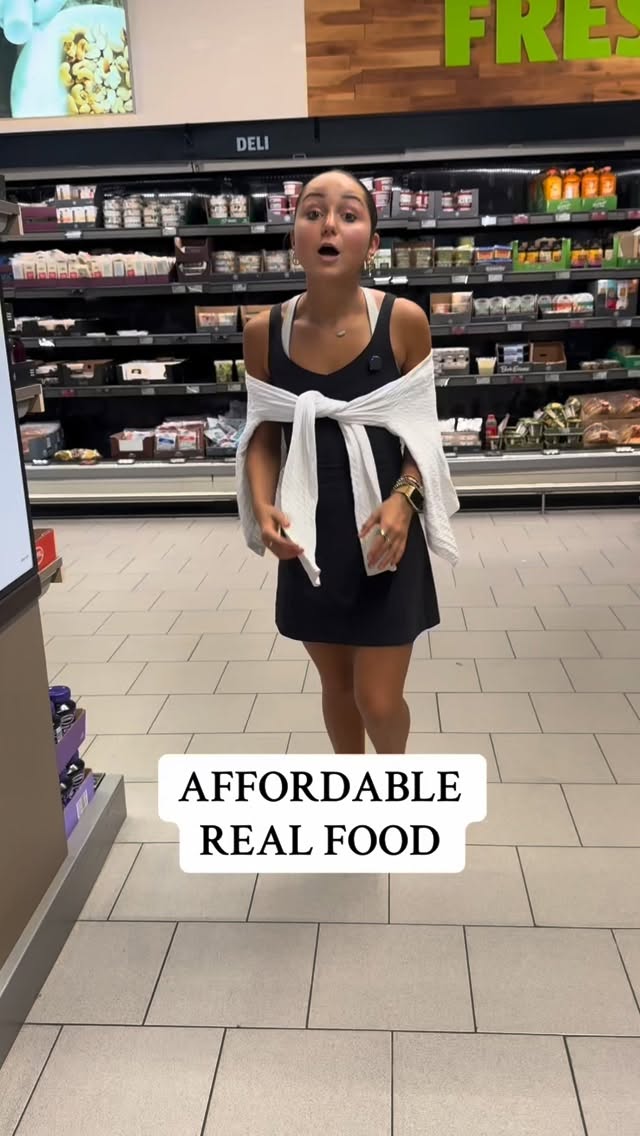 Instagram post by @lexinoelv for Perfect Bar. Caption reads: Affordable real food at aldi!

Comment SWAP for a....