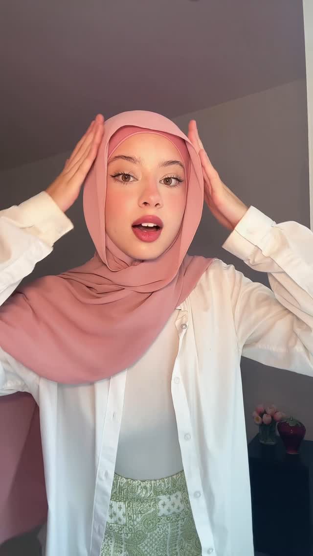 Instagram post by @leena_karwi for NYVA. Caption reads: @nyvascarves just saved my life 💖
Get 10% off....