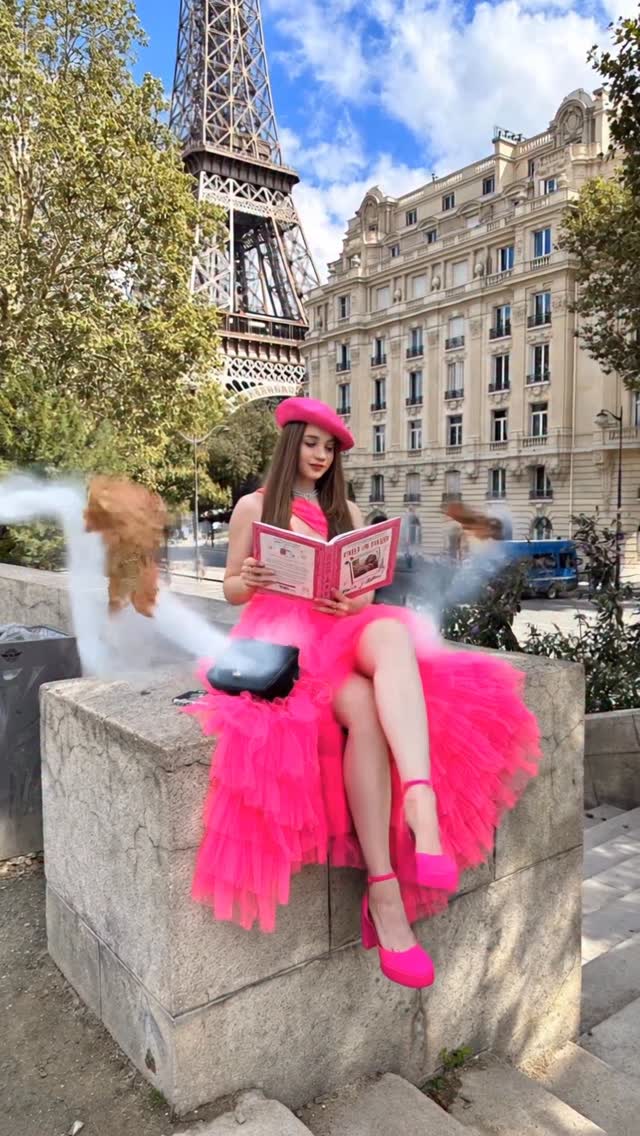 Instagram post by @themrsdrago for London Fashion Week. Caption reads: and just like that, made it to london for #lfw....