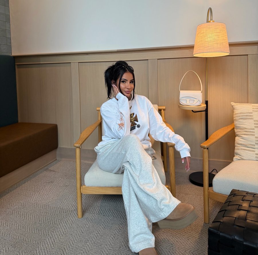 Instagram post by @aggyabby for Fashion Nova. Caption reads: 🍂 @FashionNova
West Coast Choppers Long [...].