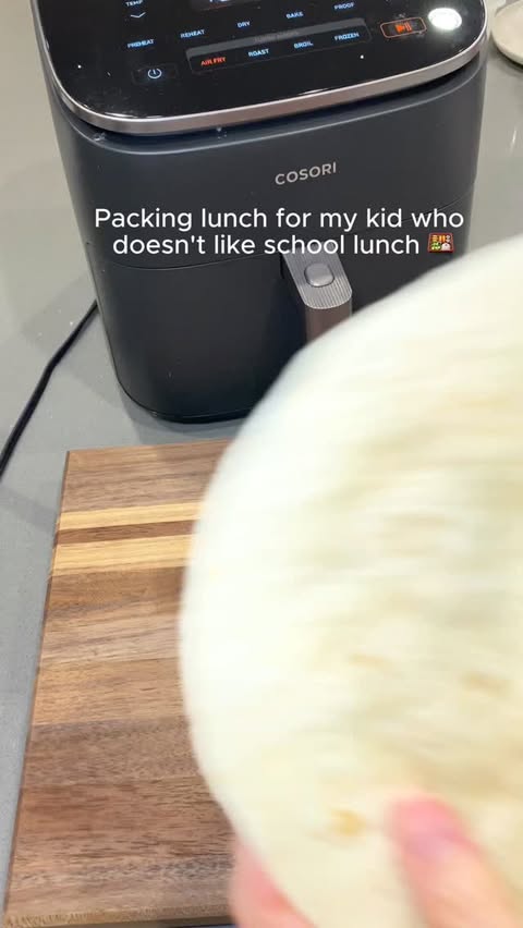 Instagram post by @thelittleyons for COSORI. Caption reads: [...] banana bread =....