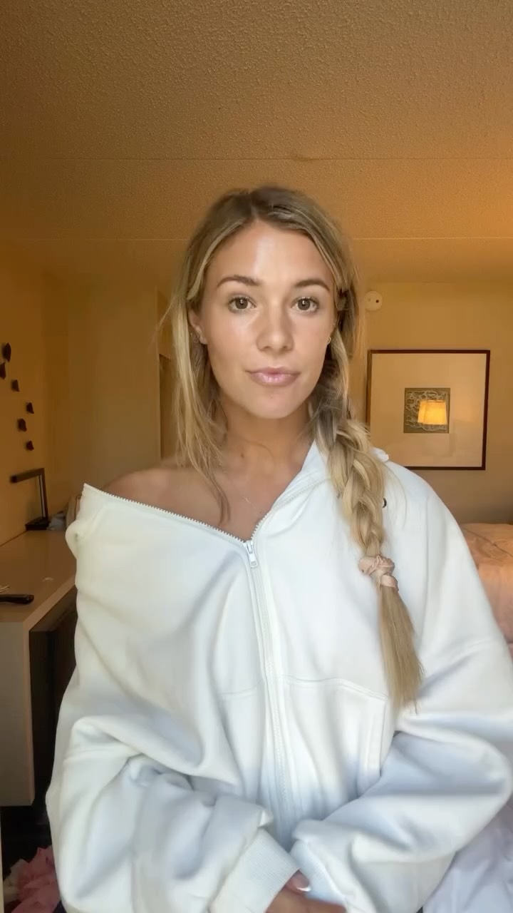 Instagram post by @emmmacarpenter for Good Good Golf. Caption reads: T-1 hour til we’re LIVE on @golfchannel for the....