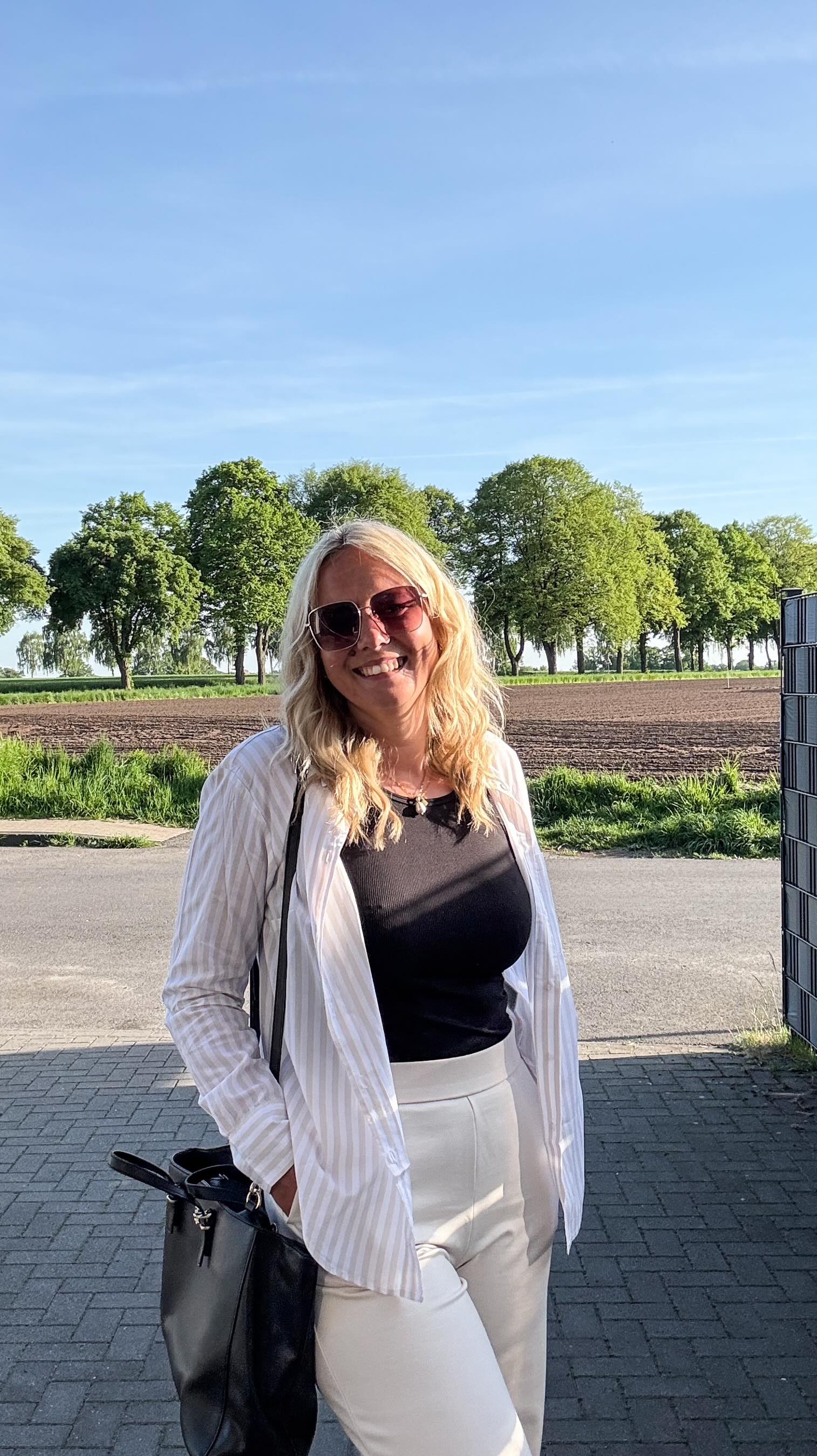 Instagram post by @alex_kitchenlove_ for Les Lunes. Caption reads: Ready for Summer?☀️

Outfit: @leslunes.de....