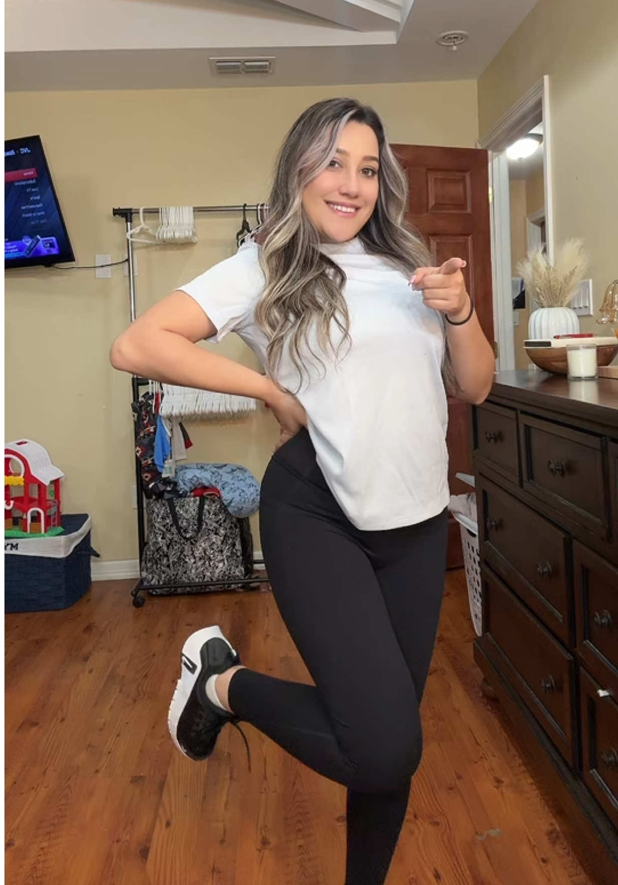 TikTok post by @ashley_covarrubias for SIINSIIN.US. Caption reads: [...] #gym #buttlifting #compression @SIINSIIN.US....