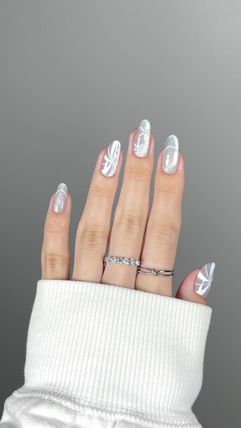 Instagram post by @heajiheaji for Apres Nail. Caption reads: winter cat eye nails🩶❄️🌨️

using....