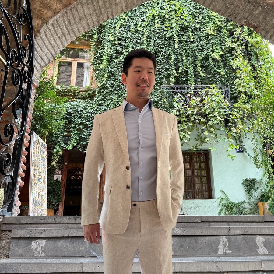 Instagram post by @japanandre for Wehilion. Caption reads: Suit Thanks/gracias a @wehilion exclusive coupon....