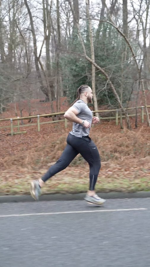 Instagram post by @pro.pt for Sunna Supplements. Caption reads: I’ll be running from London to Amsterdam for....