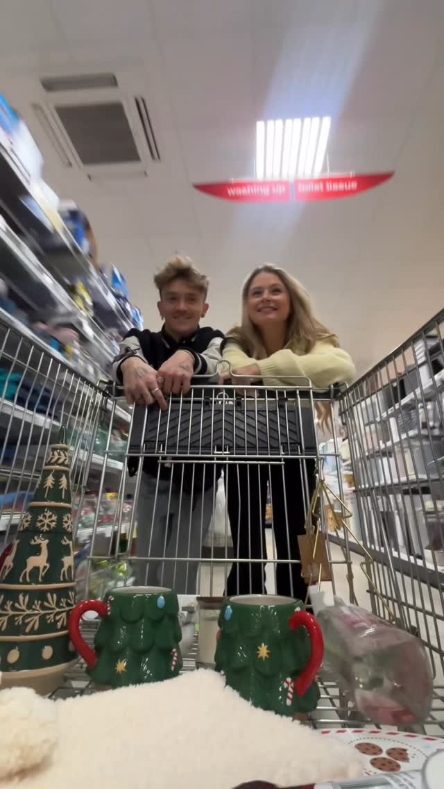 Instagram post by @mollie_pearcee for Home Bargains. Caption reads: [...] is smelling like Christmas thanks to....