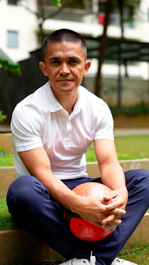 Instagram post by @chetri_sunil11 for Colgate. Caption reads: There aren’t too many positives about an injury,....