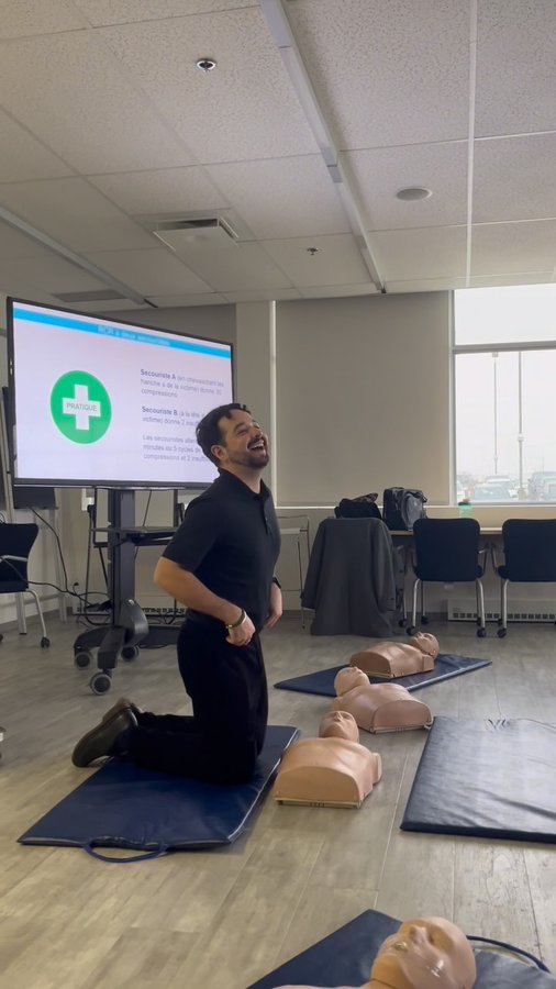 Instagram post by @flyavecnico for Air Transat. Caption reads: @flyavecnico nous emmène dans le quotidien d’un....