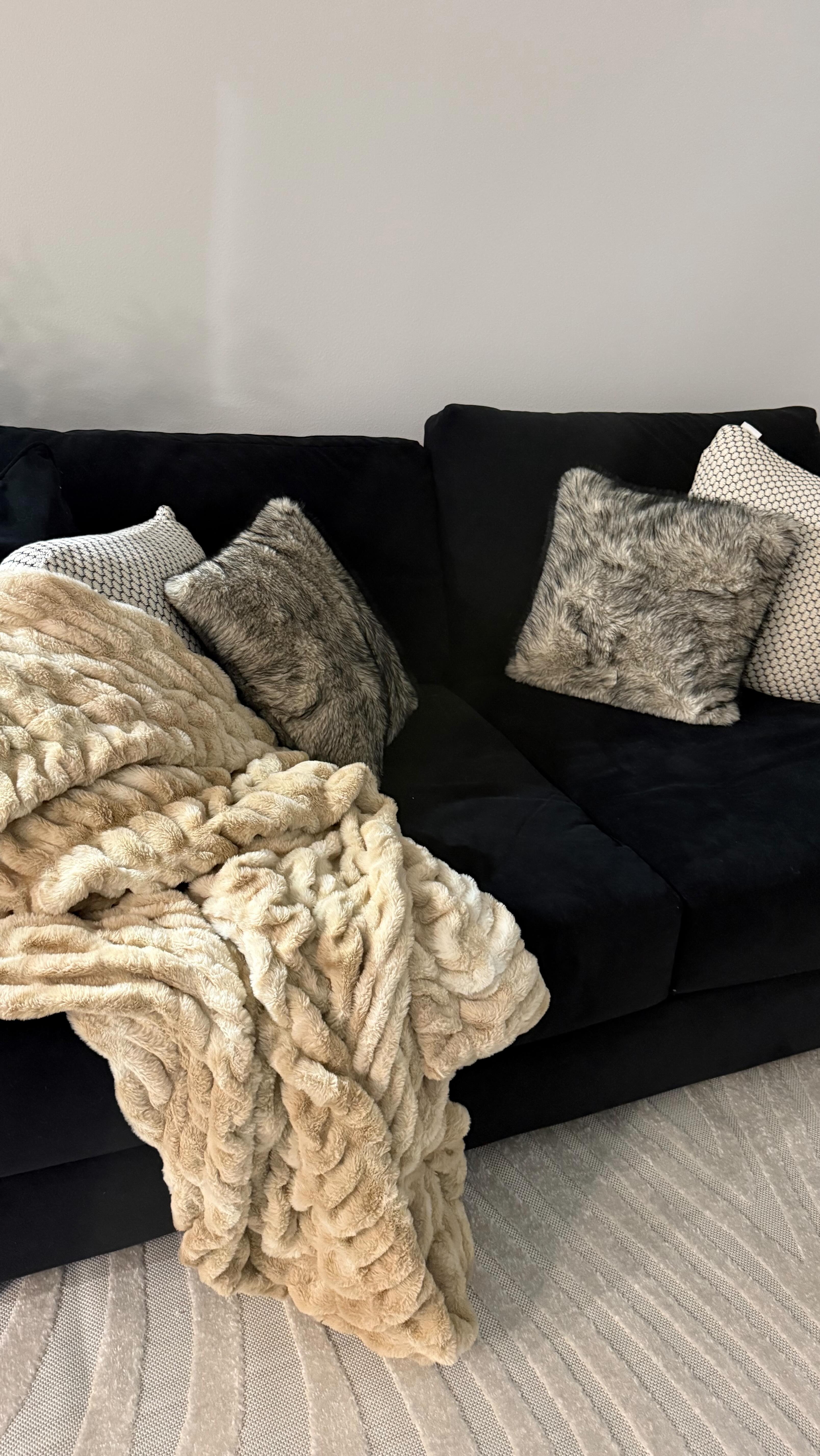 Instagram post by @krissyspaulding for Lola Blankets. Caption reads: [...] get my couch on the rug by myself😅....