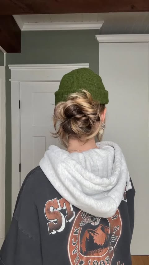 Instagram post by @torielynnbliss for Redken. Caption reads: If you have fine hair & want a bigger messy bun,....