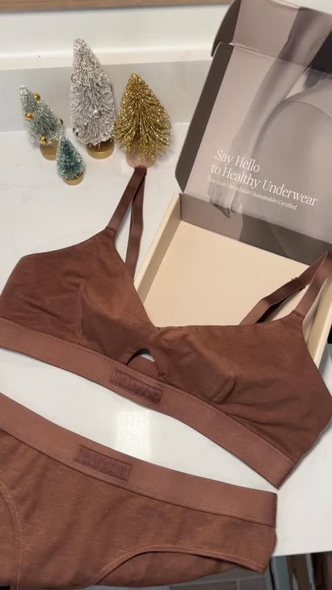 Instagram post by @jesscolberg for Net Positive. Caption reads: [...] These toxin-free underwear from....