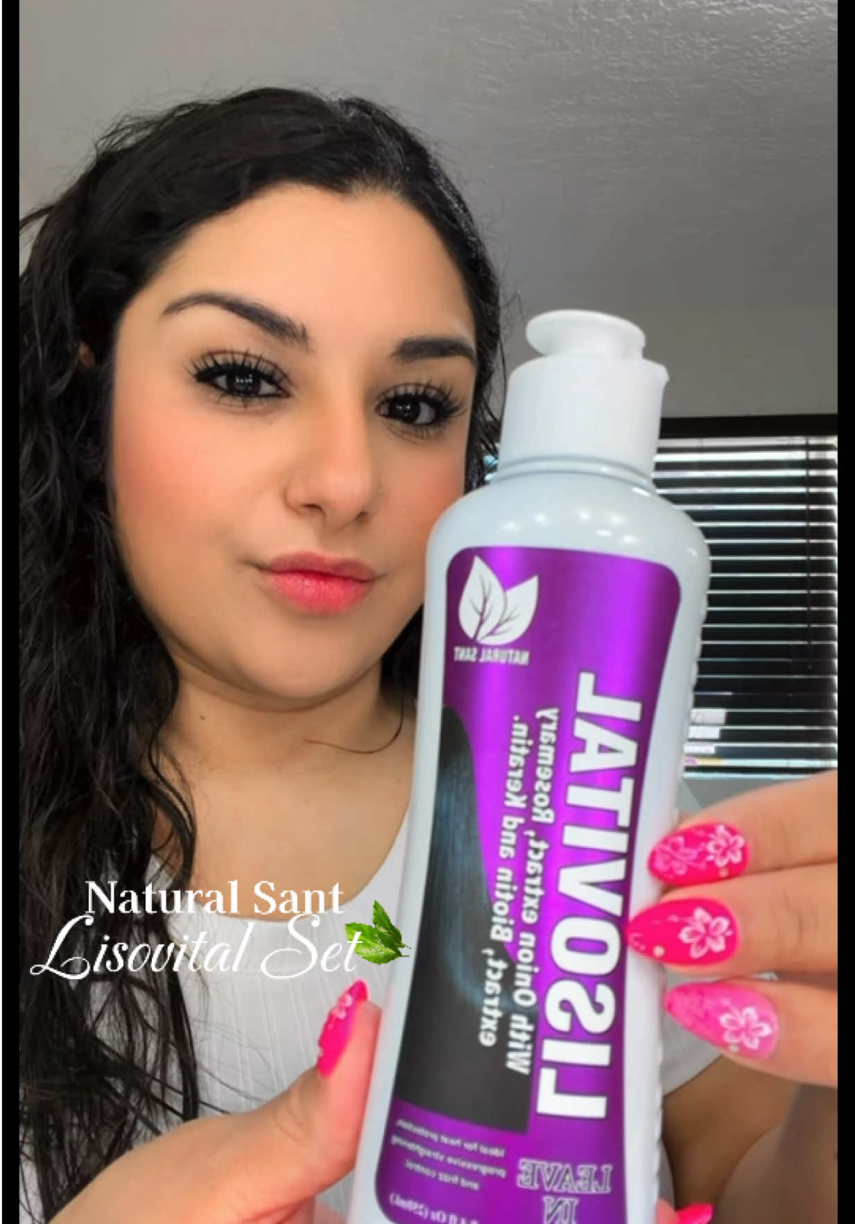 TikTok post by @stefani_laraa for Natural Sant México. Caption reads: NaturalSant Lisovital Set | Progressive Smoothing....