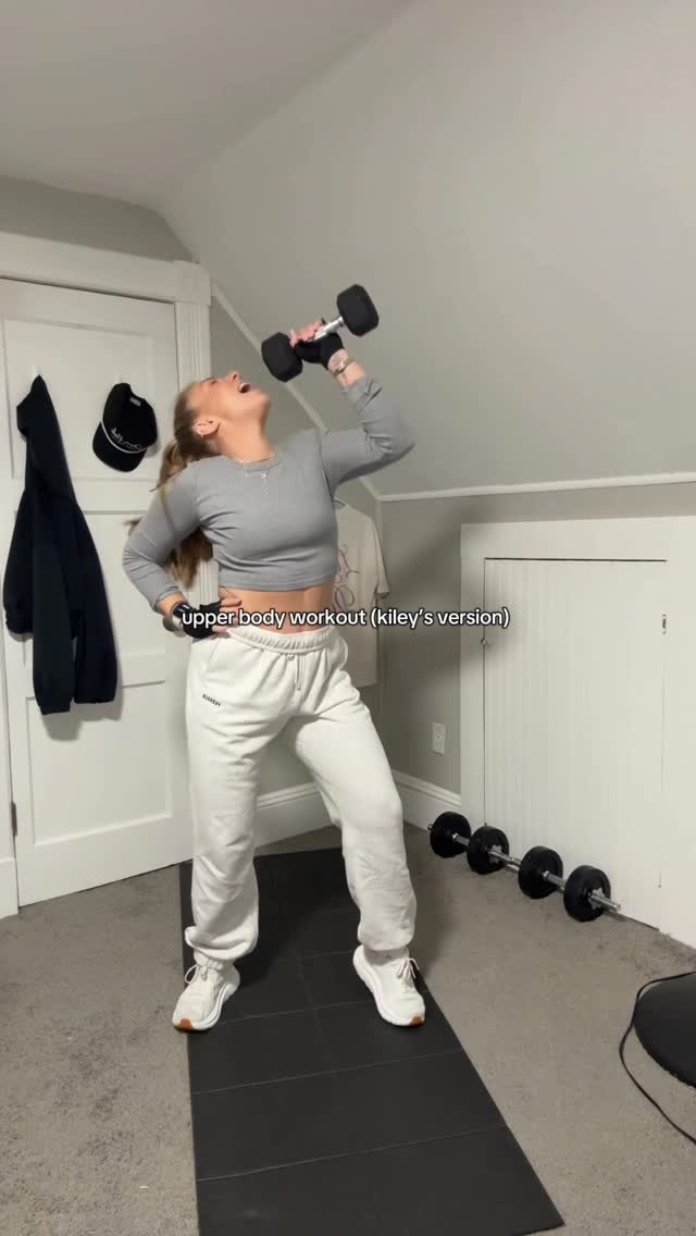 Instagram post by @sto.motivated for Paragon Fitwear. Caption reads: upper body workout (kiley’s version) 😏😏😏 save....