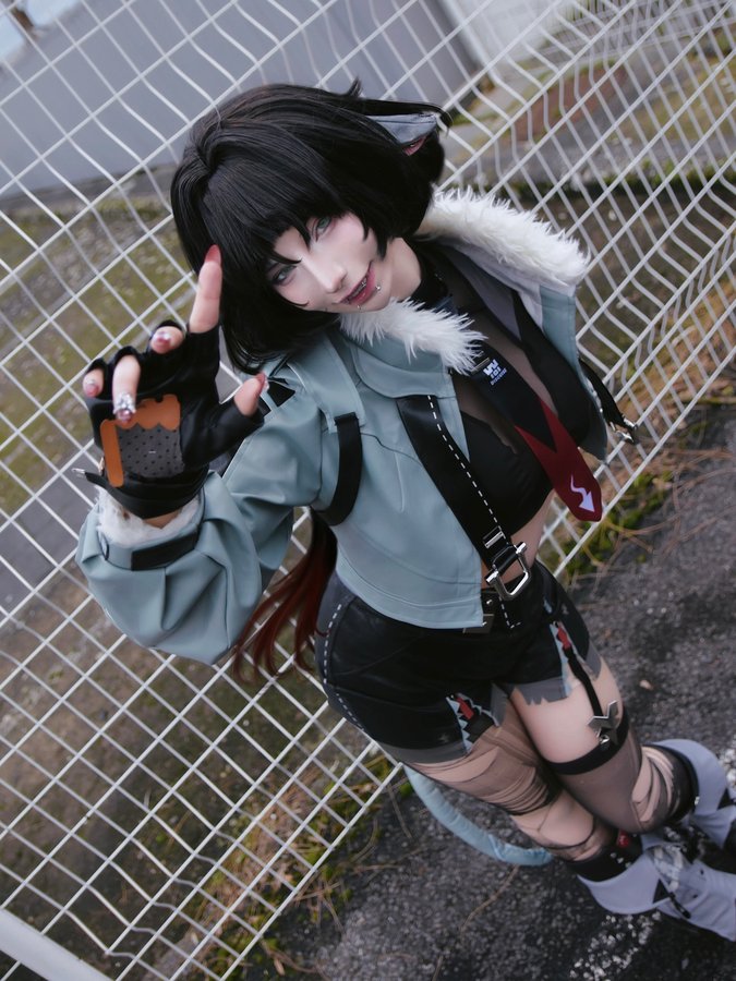 Instagram post by @jellyfish.coser for Uwowo Cosplay. Caption reads: [𝖧𝖾𝗒 𝗍𝗁𝖾𝗋𝖾, 𝖬𝖺𝗇𝖺𝗀𝖾𝗋~ 𝖨'𝗏𝖾....