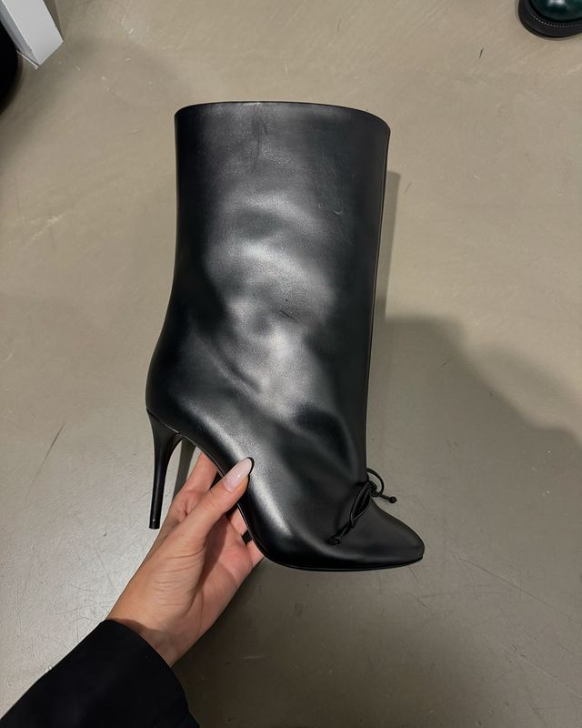 Instagram post by @brendahashtag for Dries Van Noten. Caption reads: anzeige EVERYTHING I TOUCHED AT DOVER STREET....