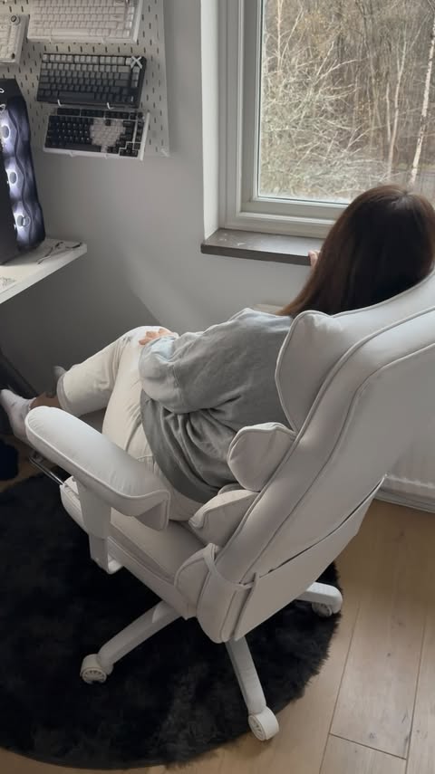 Instagram post by @val.kyriia_ for DOWINX. Caption reads: [...] ♥︎

Hello! Today I am thanking @dowinxeu for....