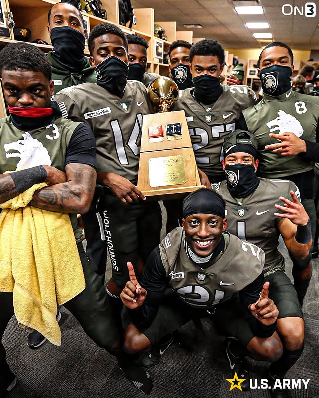 Instagram post by @on3cfb for GoArmy. Caption reads: [...] your vote, then start your future at....