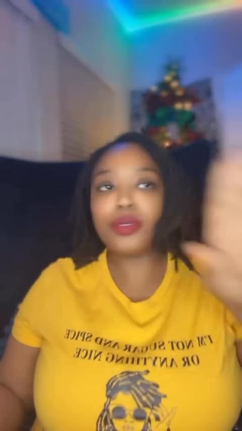 Instagram post by @mizzqueendiva for Eskiin. Caption reads: [...] 

#shower #reels #explorepage #musthave....