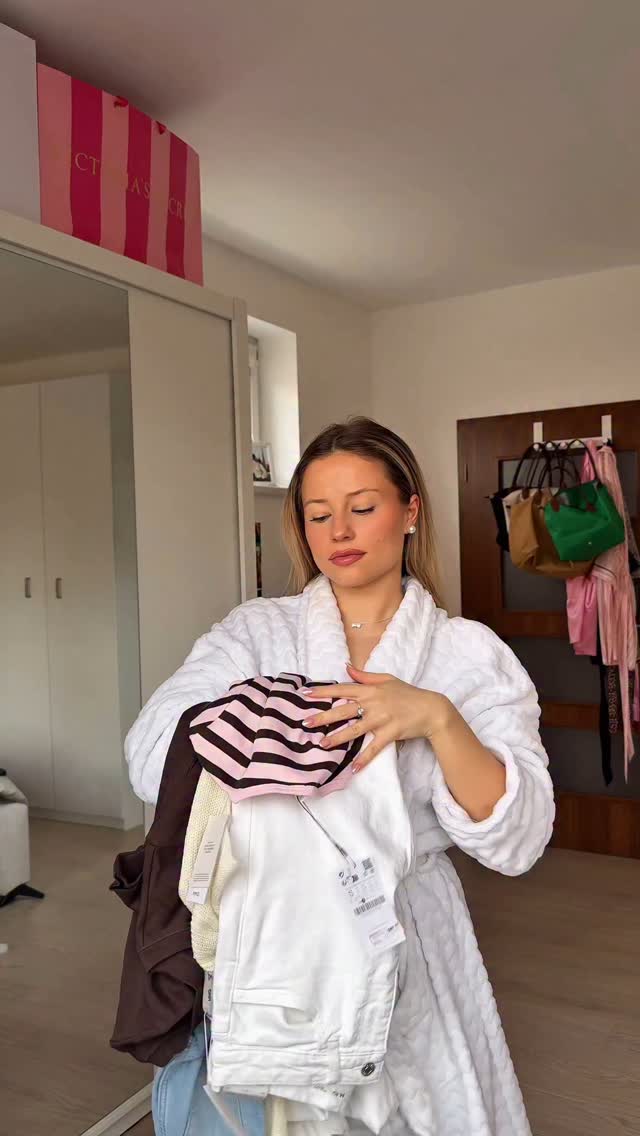 Instagram post by @vobeckaveronika for Vinted. Caption reads: Jsem holka, která si miluje kupovat nový oblečení,....