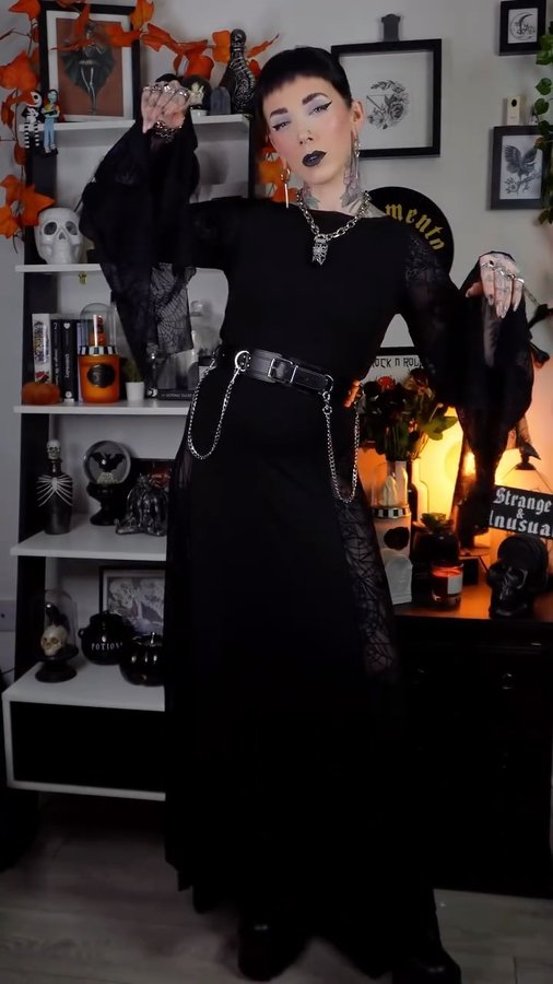 Instagram post by @amylouisehansonxo for Blackmilk Clothing. Caption reads: [...] styling the bump in this gorgeous....