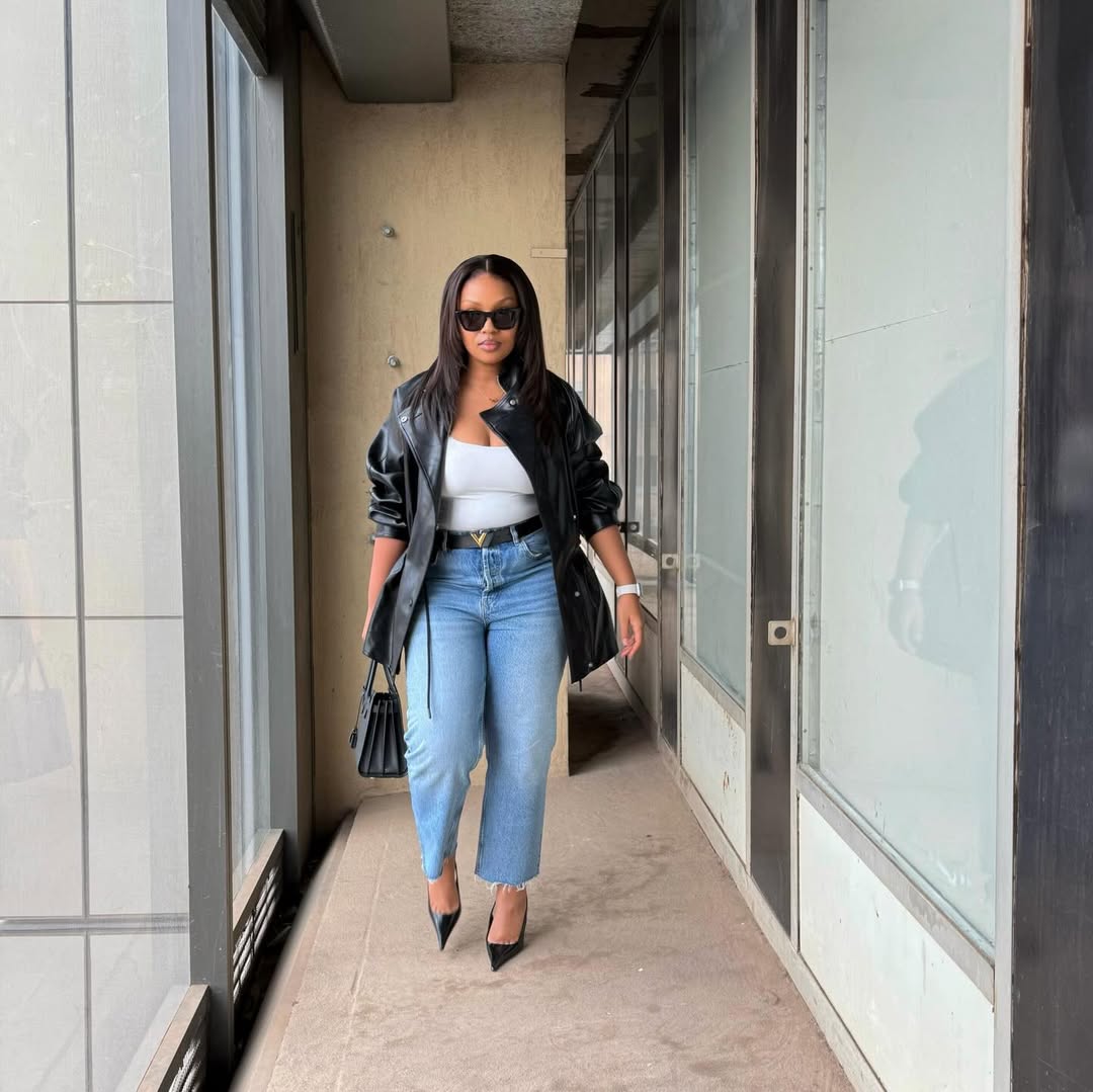 Instagram post by @siyabunny for Source Unknown. Caption reads: #ootd 🖤.