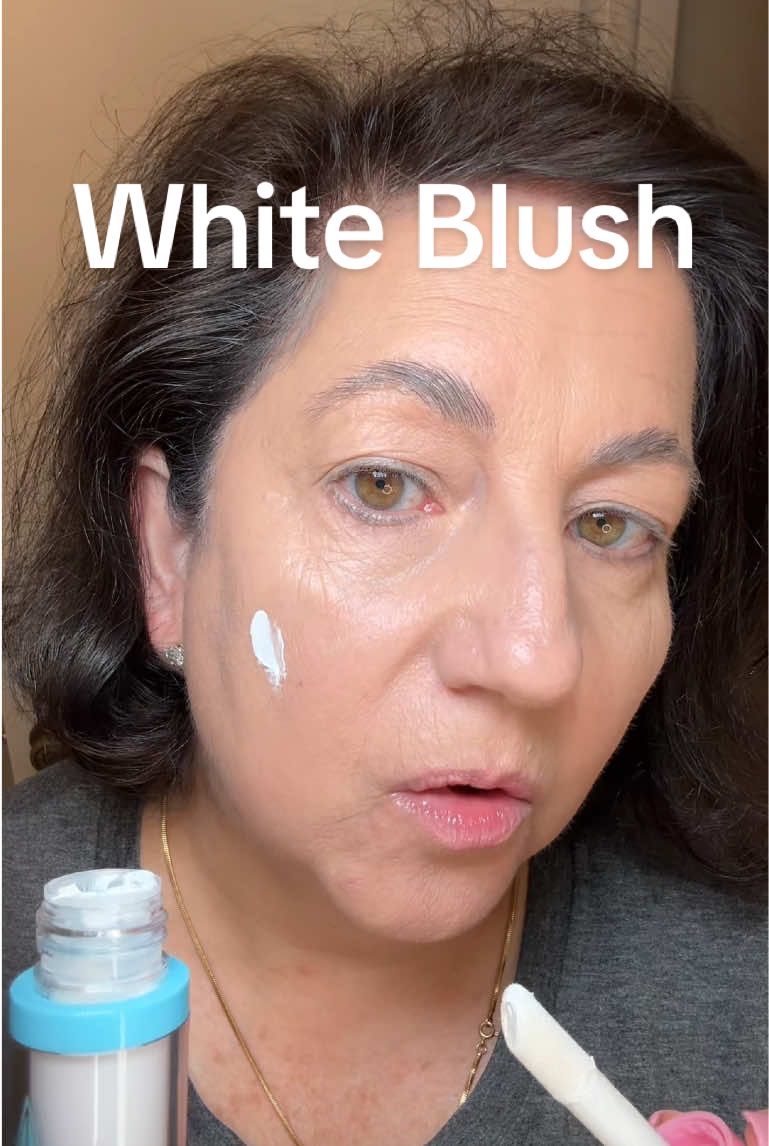 TikTok post by @simplycarolina for Jeffree Star Cosmetics. Caption reads: [...] #whiteblush #makeup #tiktokshop @Jeffree....