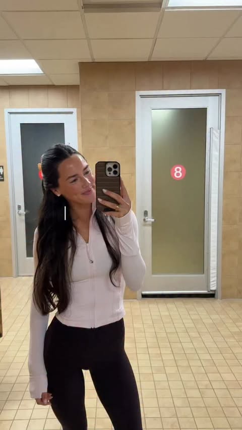 Instagram post by @hannahsykesburch for Hatch. Caption reads: trying to get in the habit of waking up before....