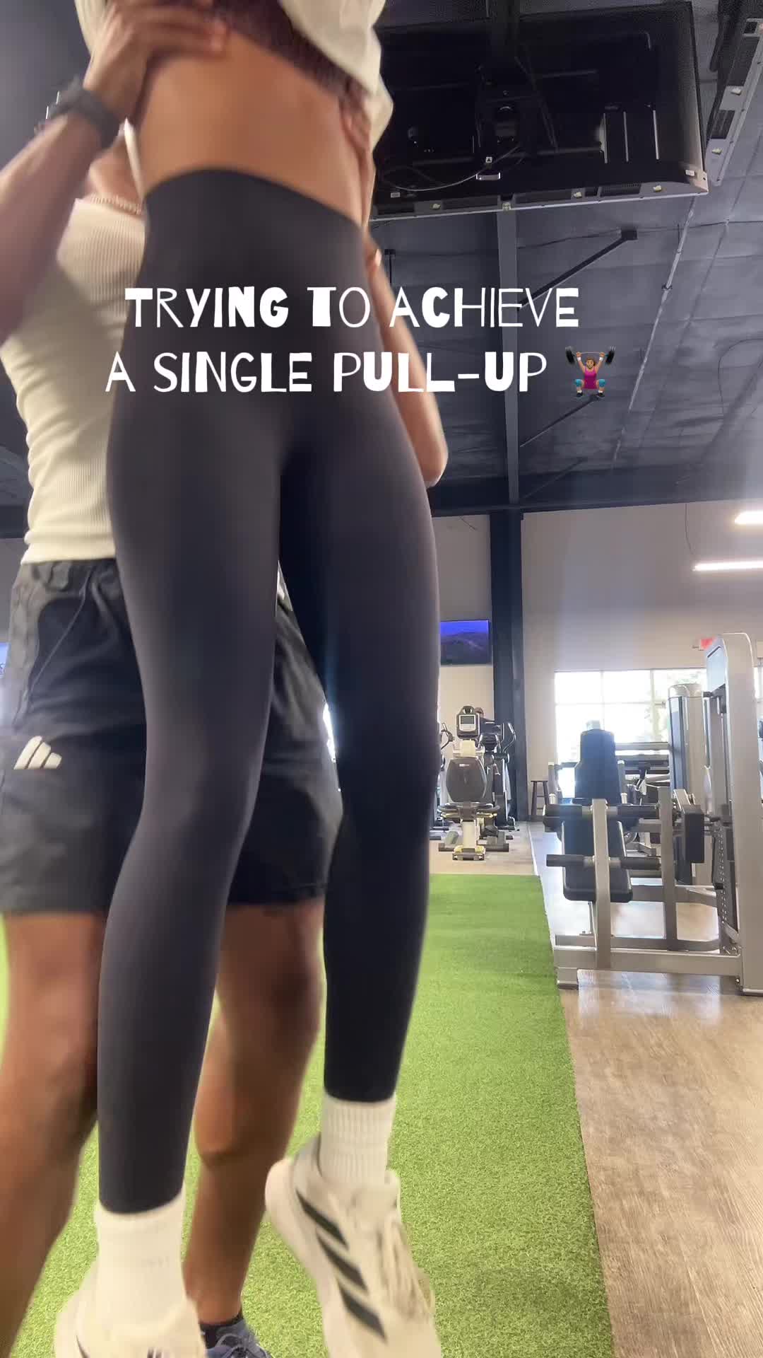 TikTok post by @kiaa.glow.recs for VRCÔMFY. Caption reads: Your girl does NOT know how to do just ONE....