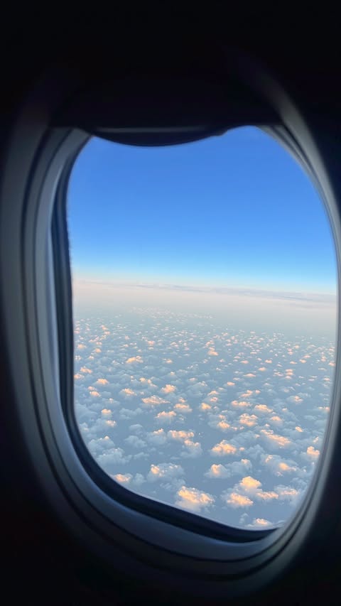 Instagram post by @manze_louissica for LISEN. Caption reads: [...] my phone. Having a portable charger like....