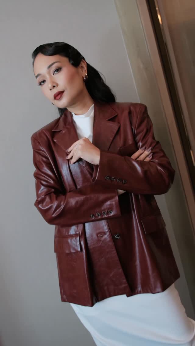 Instagram post by @ayladimitri for Tanya Pepsodent. Caption reads: Behind the curtains before JFW: nervous? A bit.....