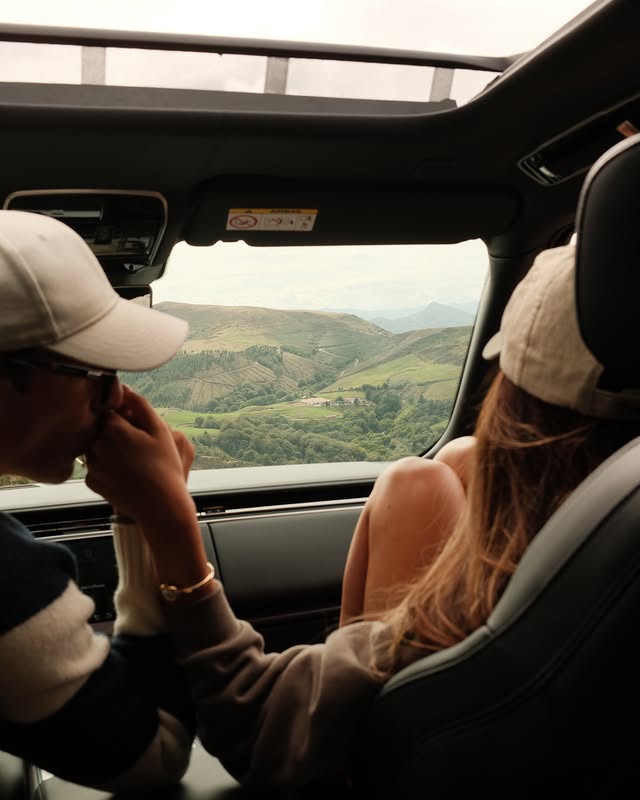 Instagram post by @wendyswan for Range Rover. Caption reads: [...] summer to end !!! véhicule prêté par....