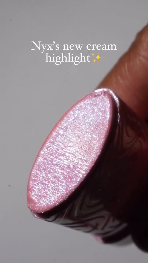 Instagram post by @glamsmitty for NYX Cosmetics. Caption reads: Nyx’s new cream highlight✨

The shade is My melt....