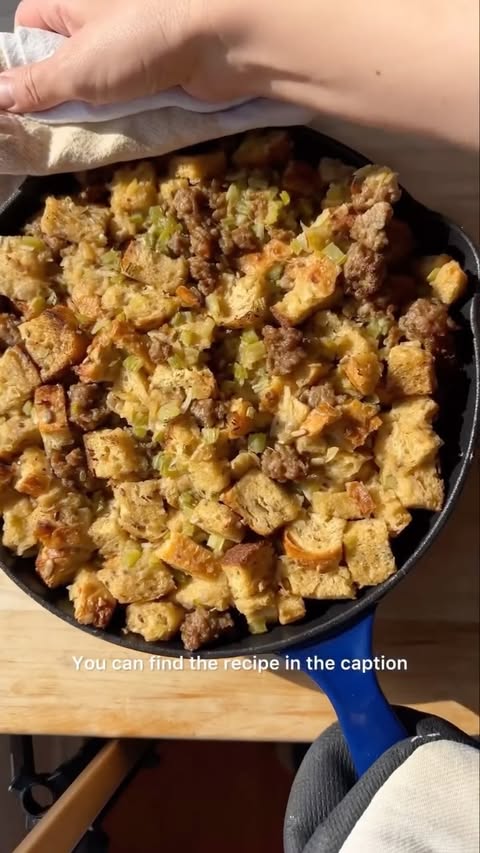 Instagram post by @luciiacro for Harris Teeter. Caption reads: [...] casserole 🥘 In partnership with....