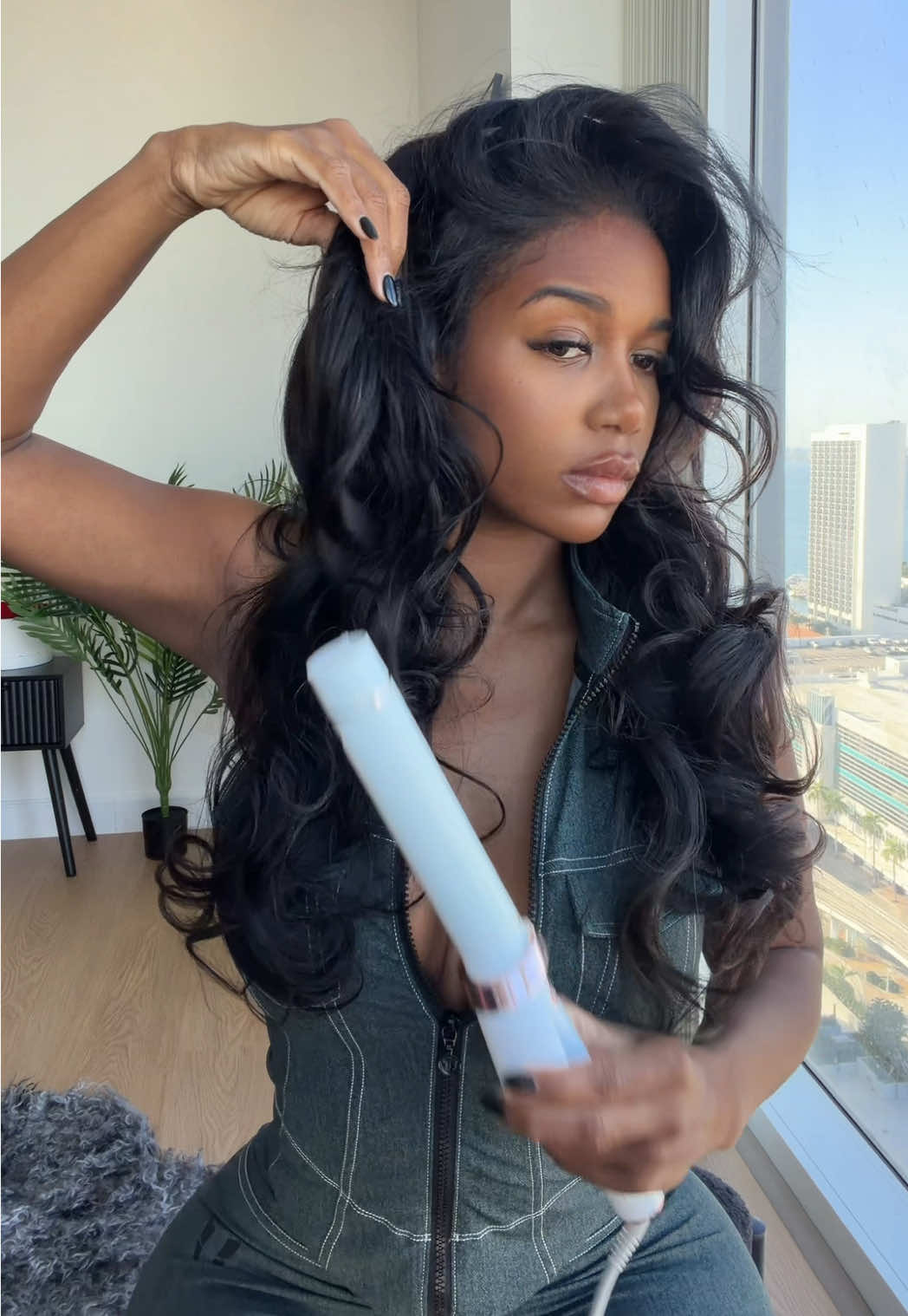 TikTok post by @sikirav for Curlyme. Caption reads: Bombbbb🖤✨@CurlyMe Hair Store @CurlyMe Hair....