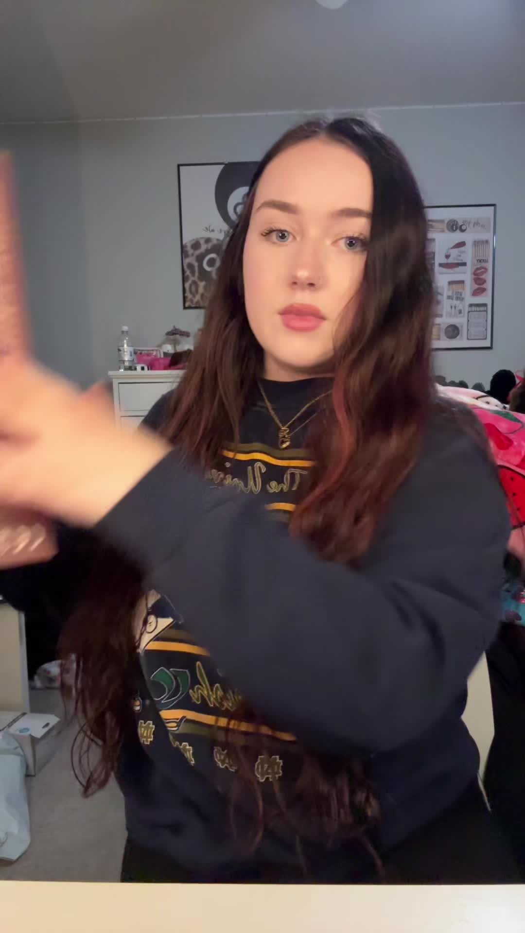 TikTok post by @im_thetrend for kikagoods. Caption reads: [...] #cybermonday #blackfridaydeals @KikaGoods....