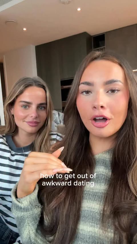 Instagram post by @nicolemuraaa for Tinder. Caption reads: [...] get to spend more time with ur bestie x....