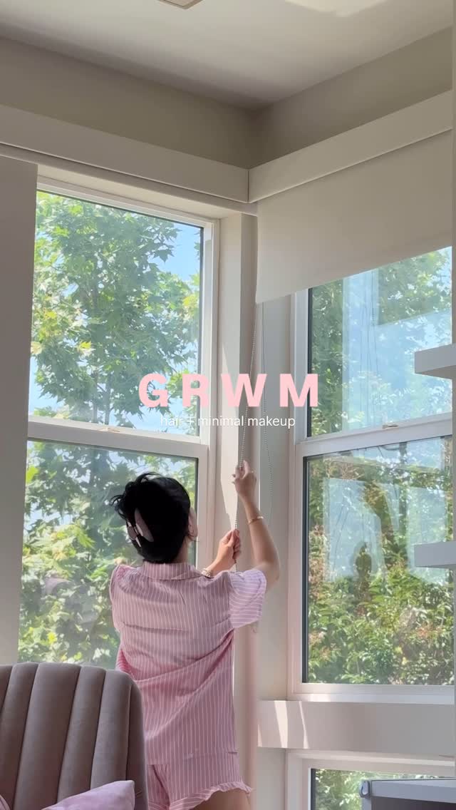 Instagram post by @thatsheart for Clinique. Caption reads: less is more for summer ☀️☁️💘 using the NEW....