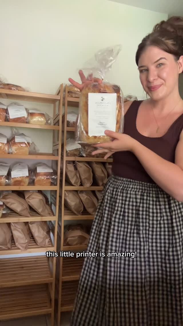 Instagram post by @sarahdoessourdough for Munbyn. Caption reads: [...] bakery products ✨🍞🏷️

I love my....