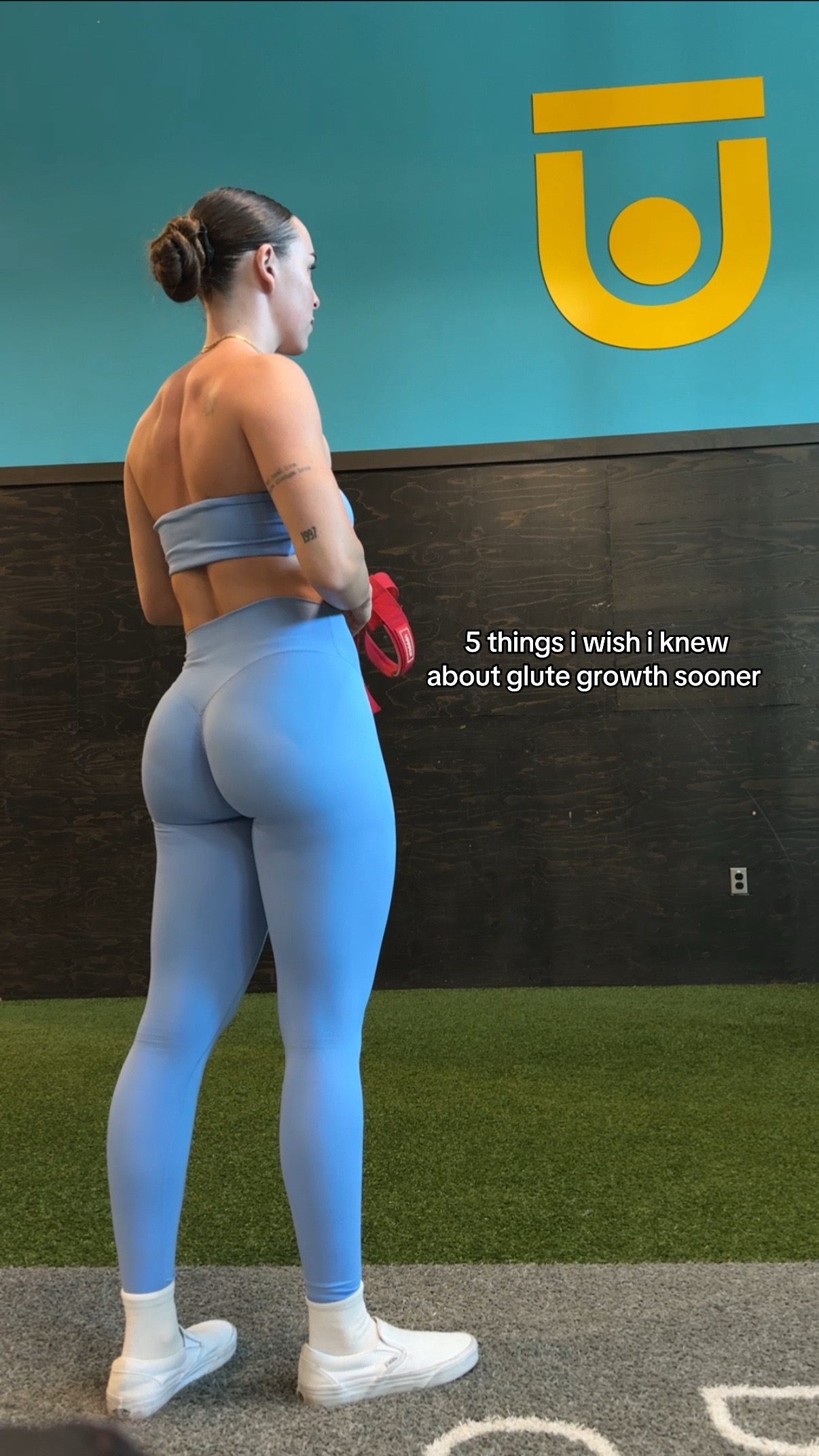 TikTok post by @jenna.fitness for Paragon Fitwear. Caption reads: wearing ALL @Paragon Fitwear code JENNAFIT🥵 [...].