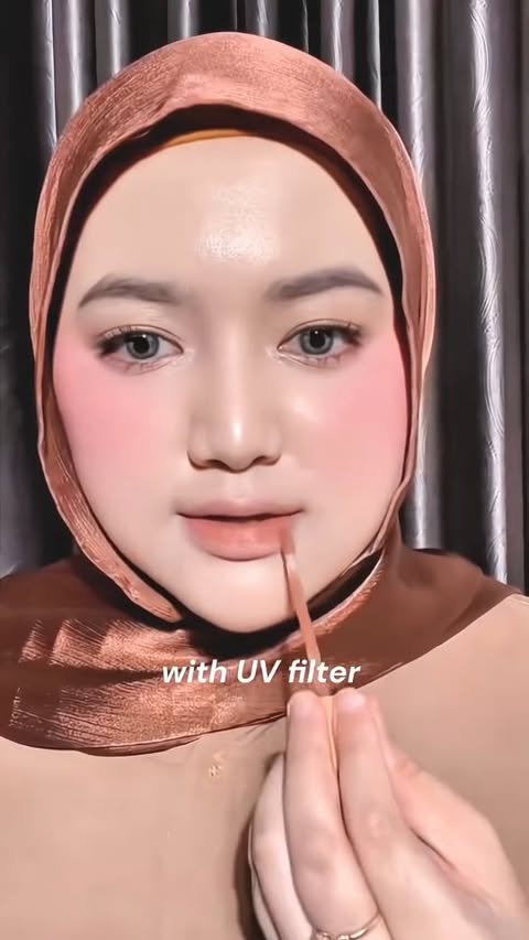 Instagram post by @dwiffahraherz for Implora. Caption reads: Bibir cakep ala OKB? Modalnya cuma Implora Caffe....
