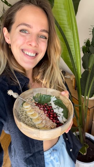 Instagram post by @sarahticha for Vivo Life. Caption reads: I’m the kind of person who when I like something,....